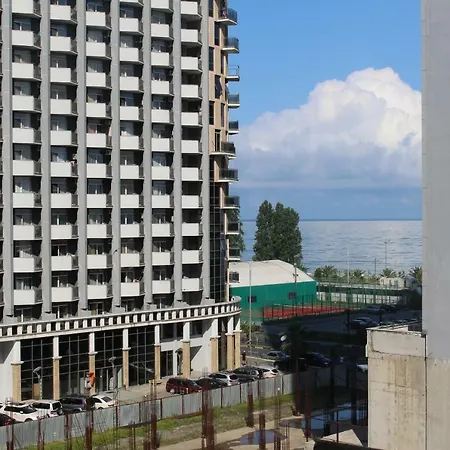 Nadia'S Apartment In Batumi Close The The Sea Exterior photo